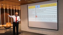 AÇIKLADIĞI 100 PROJEYİ TEK TEK HAYATA GEÇİRİYOR