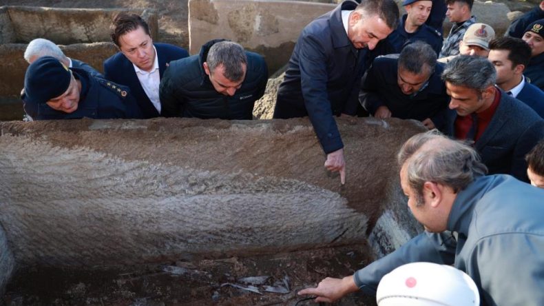 MEZARLARI AÇMAK İÇİN TÖREN DÜZENLEDİLER!