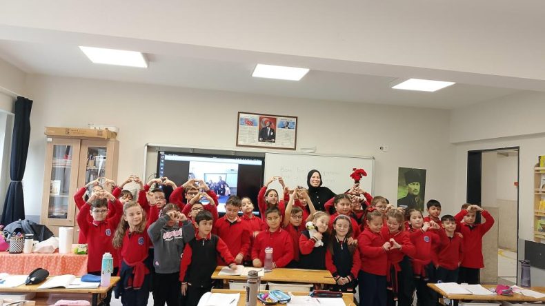 HEPİNİZİ O ALTIN YÜREKLERİNİZDEN ÖPÜYORUZ