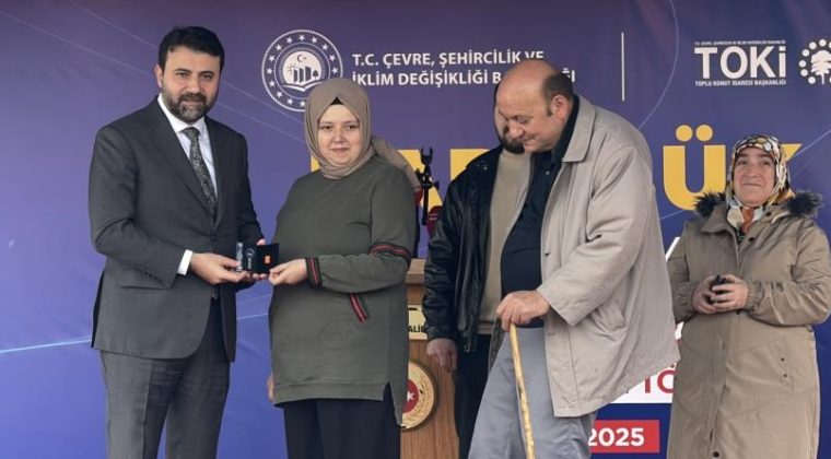 ENİŞTE ANAHTARLARI GÖNDERDİ, KAYINBİRADER TESLİM ETTİ