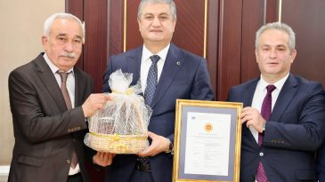 AVRUPA TESCİL BELGESİNİ VALİ YAVUZ’LA PAYLAŞTILAR