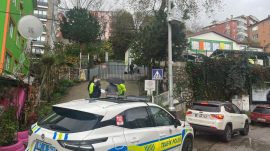 ANAOKULU ÖĞRENCİSİ KAYAN KAMYONETİN ALTINDA KALDI