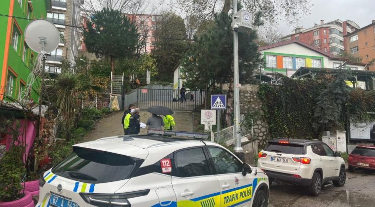 ANAOKULU ÖĞRENCİSİ KAYAN KAMYONETİN ALTINDA KALDI