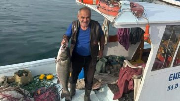 ŞANSLI BALIKÇI BALIĞIN KRALINI YAKALADI