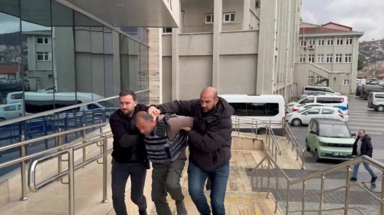 “EŞİME NEDEN BAKTIN?” DİYEN ADAMI BIÇAKLAYARAK ÖLDÜRDÜ