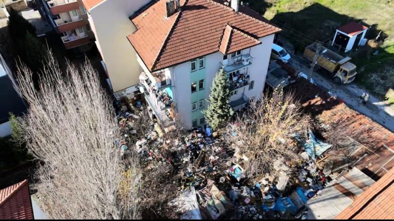 EVDEN 10 KAMYON ÇÖP ÇIKTI!