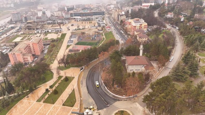 ANA CADDE YENİDEN TRAFİĞE AÇILDI