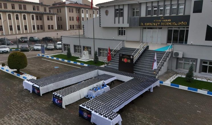 OTOBÜSTEN ORDU CEPHANESİ ÇIKTI!