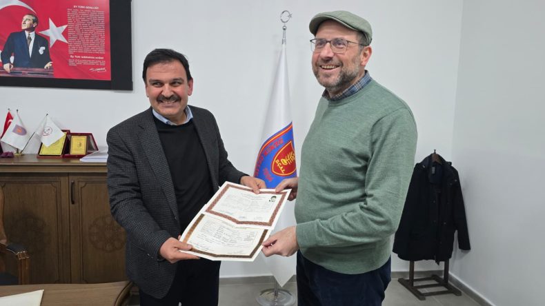 HEM DUYGULANDI, HEM DE TECRÜBELERİNİ GENÇLERLE PAYLAŞTI