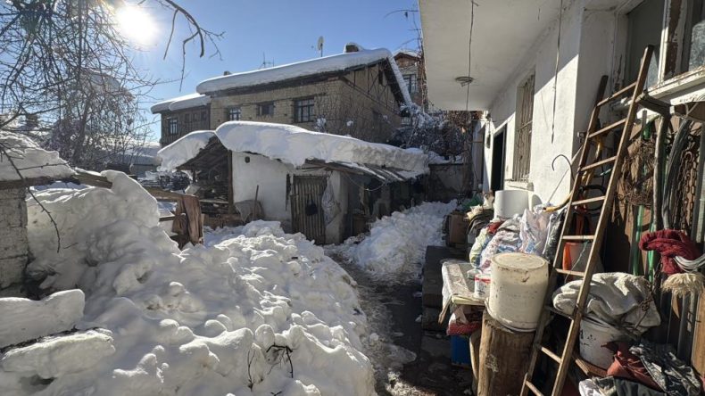 80 YAŞINDAKİ KADIN DONMUŞ HALDE ÖLÜ BULUNDU