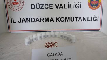 ARAÇTAN ATILAN POŞETTEN UYUŞTURUCU ÇIKTI