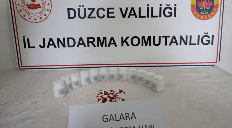 ARAÇTAN ATILAN POŞETTEN UYUŞTURUCU ÇIKTI