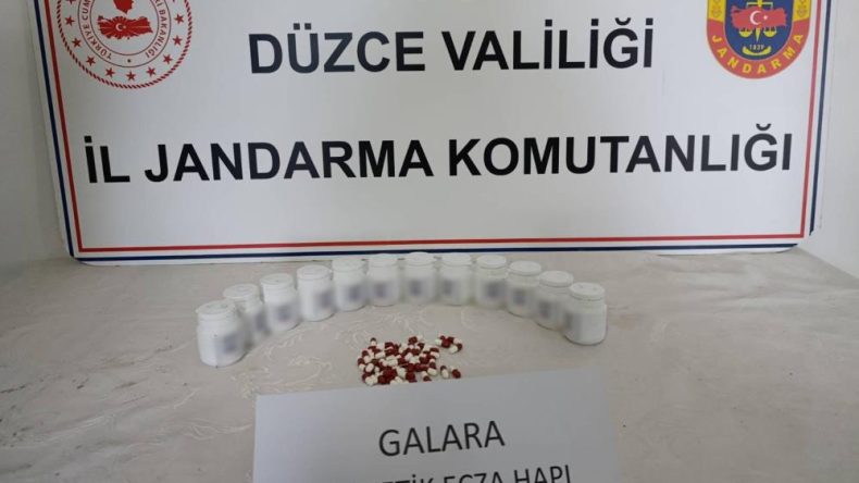 ARAÇTAN ATILAN POŞETTEN UYUŞTURUCU ÇIKTI
