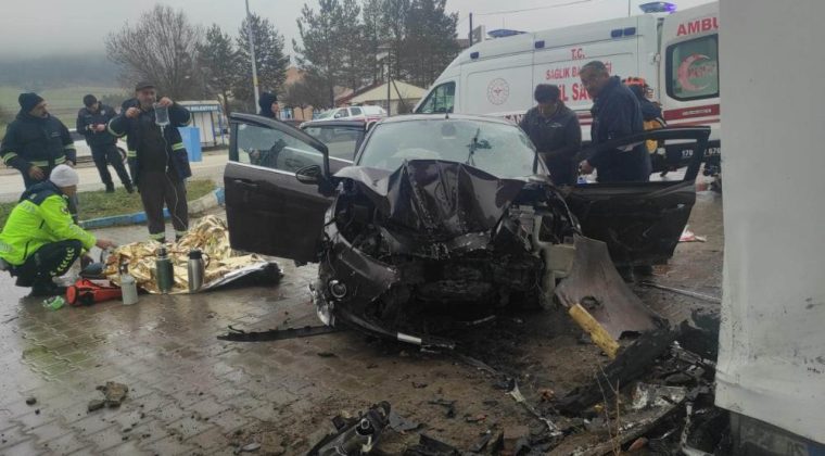 KONTROLDEN ÇIKIP BENZİN İSTASYONUNA DALDI