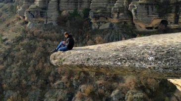 VALİLİK UYARDI;ÇÖKME TEHLİKESİ VAR