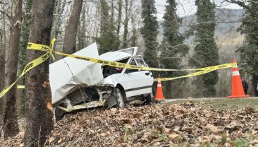 BARTIN YOLUNDA KAZA; 1 ÖLÜ, 2 YARALI