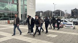 YAŞLI ÇİFTİ 2.3 MİLYON DOLAR DOLANDIRDILAR