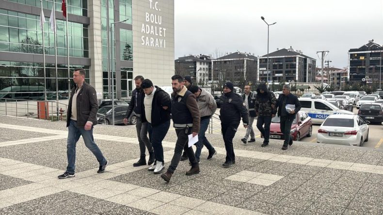 YAŞLI ÇİFTİ 2.3 MİLYON DOLAR DOLANDIRDILAR