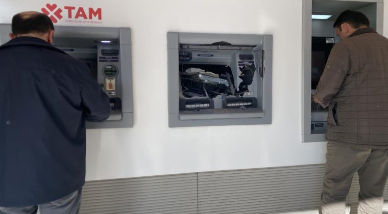 BOZUK ATM VATANDAŞI ÇILDIRTTI!