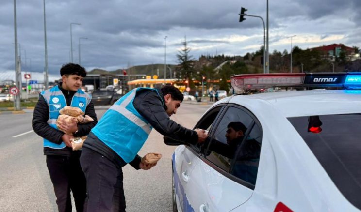 İFTARA BEŞ KALA GELENEĞİ DEVAM EDİYOR