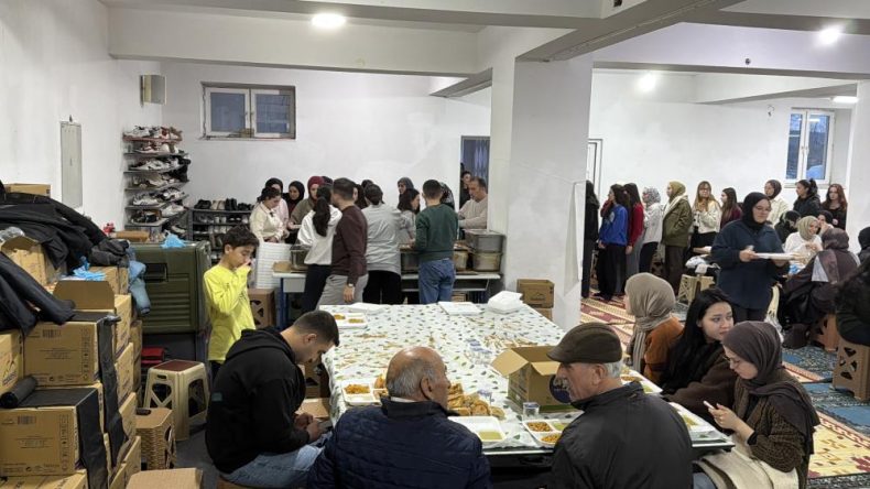 HER GÜN 800 ÖĞRENCİYE İFTAR VERİYORLAR