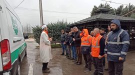 NAMAZLARINI BİRKAÇ BELEDİYE ÇALIŞANI KILDI!