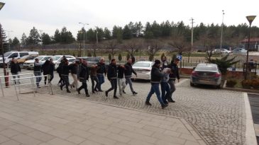 MİDESİNDE 33 PAKET METAFİNİ ÜLKEYE SOKTU!