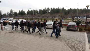 MİDESİNDE 33 PAKET METAFİNİ ÜLKEYE SOKTU!