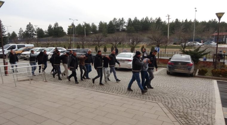 MİDESİNDE 33 PAKET METAFİNİ ÜLKEYE SOKTU!