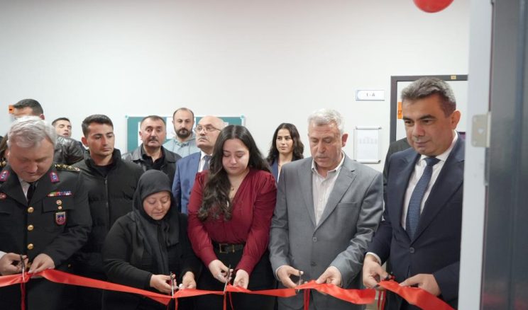 ŞEHİDİN ADI KÖY OKULUNDAKİ KÜTÜPHANEYE VERİLDİ