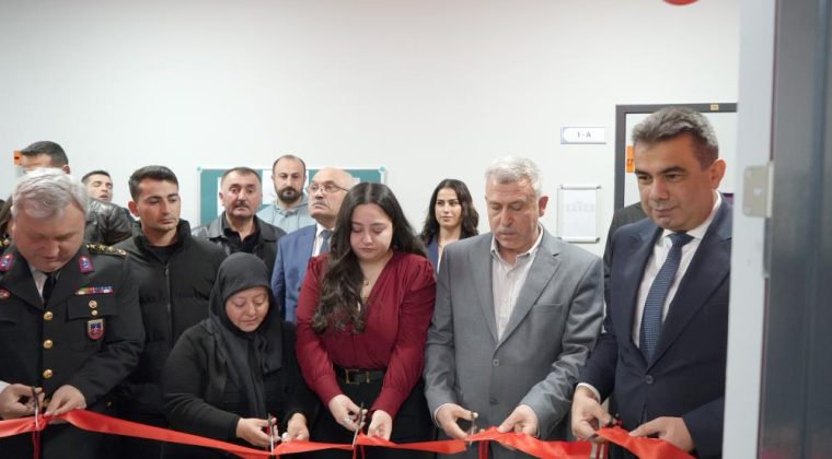 ŞEHİDİN ADI KÖY OKULUNDAKİ KÜTÜPHANEYE VERİLDİ