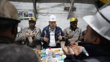 BAKAN BAYRAKTAR MADENCİLERLE İFTAR YAPTI