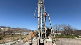 AÇILAN 7 KUYU İLE SU KAYNAKLARINA ALTERNATİF ÜRETİLİYOR