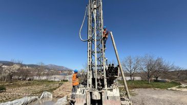 AÇILAN 7 KUYU İLE SU KAYNAKLARINA ALTERNATİF ÜRETİLİYOR