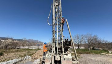 AÇILAN 7 KUYU İLE SU KAYNAKLARINA ALTERNATİF ÜRETİLİYOR