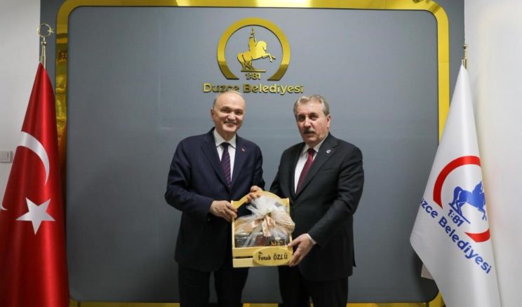 DESTİCİ; “AYNI KİLİMİN DESENLERİYİZ”