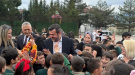 MİNİKLERİN ÖZKAN ABİ SEVGİSİ