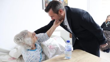 BAŞKAN GİBİ DEĞİL; BABA-EVLAT, ANNE-OĞUL GİBİ