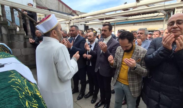 AK PARTİ İLÇE BAŞKANININ SOL PARTİ İLÇE BAŞKANI KAYINPEDERİ VEFAT ETTİ