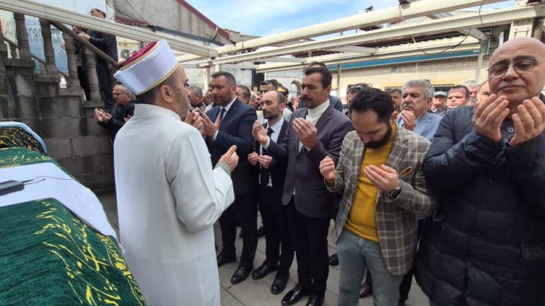 AK PARTİ İLÇE BAŞKANININ SOL PARTİ İLÇE BAŞKANI KAYINPEDERİ VEFAT ETTİ