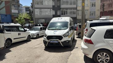 YALNIZ ADAM EVİNDE ÖLÜ BULUNDU