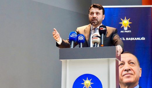“AK PARTİ’DE ESKİ OLMAZ, BAYRAK YARIŞI OLUR”