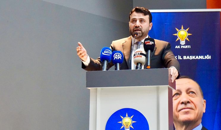 “AK PARTİ’DE ESKİ OLMAZ, BAYRAK YARIŞI OLUR”