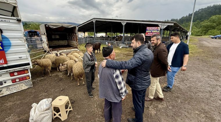 ŞAHİN VE ÇETİNKAYA KURBAN PAZARINDA