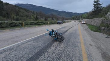 OTOMOBİLLE MOTOSİKLET ÇARPIŞTI; 1 ÖLÜ