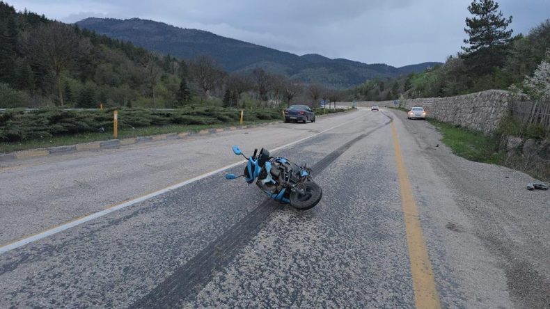OTOMOBİLLE MOTOSİKLET ÇARPIŞTI; 1 ÖLÜ