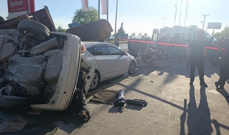 İSTASYONA DALAN OTOMOBİL DEHŞET SAÇTI