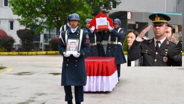 SON GÖREV GÜNÜNDE ÖĞRENCİLERE BURS İÇİN ÇALIŞMIŞ