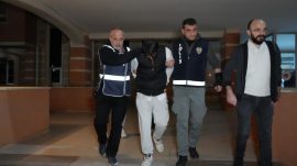 GÜNLERCE ÖLDÜRDÜĞÜ EŞİNİN CESEDİYLE YAŞAMIŞ!