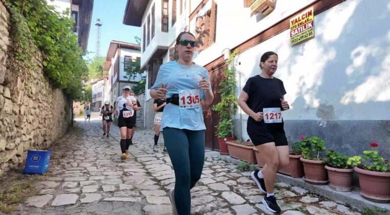 DÜNYA SPORCULARI SAFRANBOLU SOKAKLARINDA